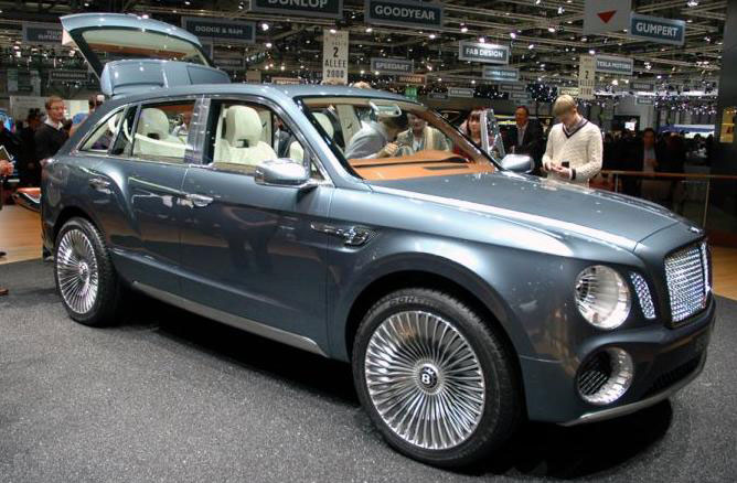 Новый внедорожник Bentley Exp 9f салон