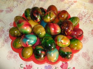 Яйца боядисани с желатин