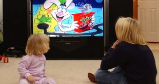 Деца гледат телевизия