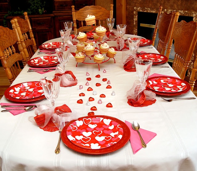 Така бихте могли да подредите масата за Свети Валентин